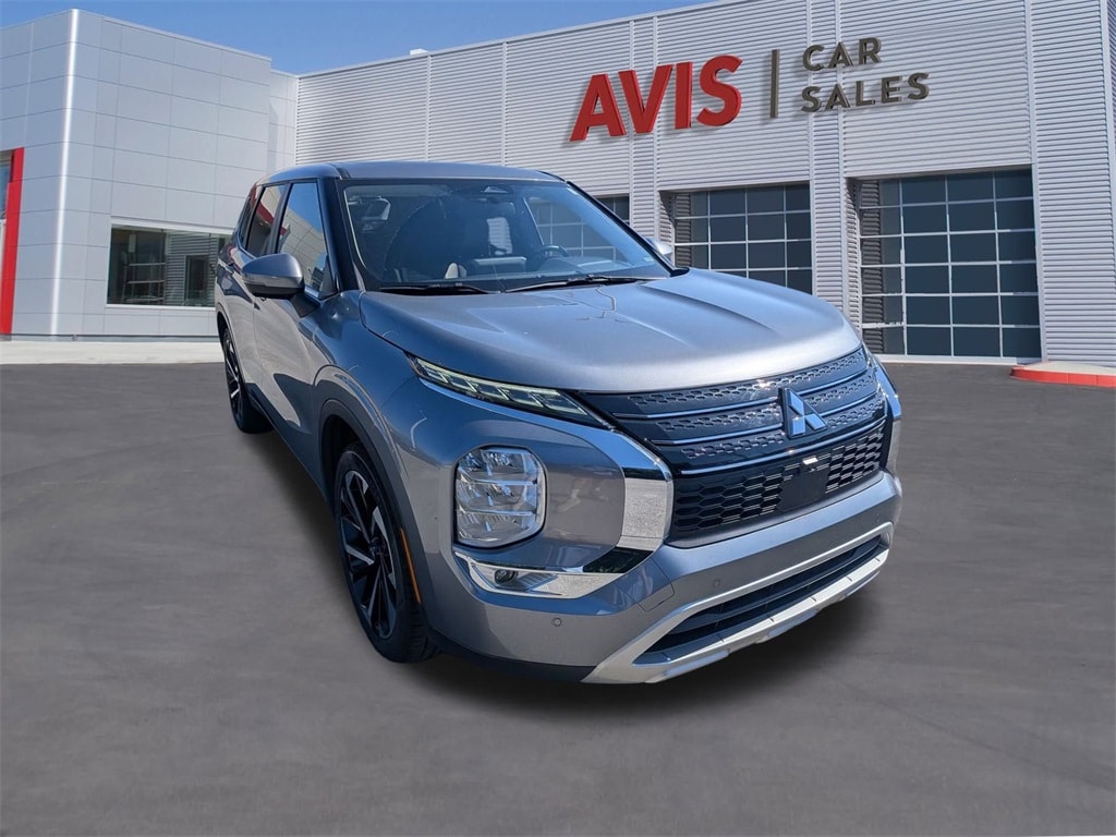 Thumbnail: 2024 Mitsubishi Outlander - 3