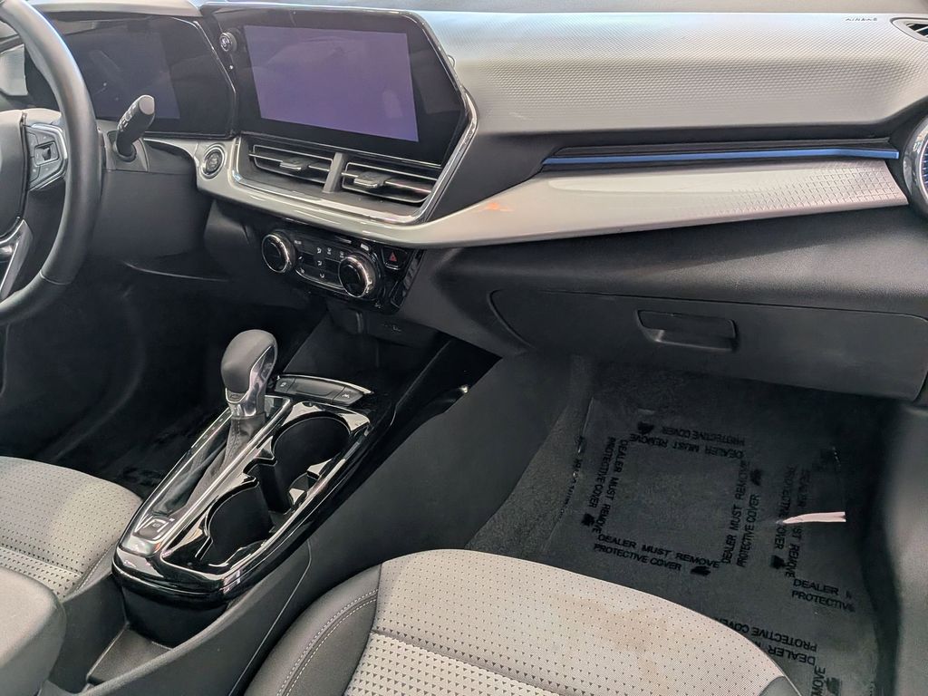 Thumbnail: 2025 Chevrolet Trax - 25