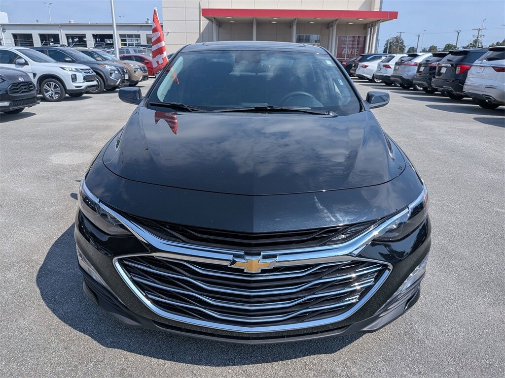 2024 Chevrolet Malibu 1LT photo 2