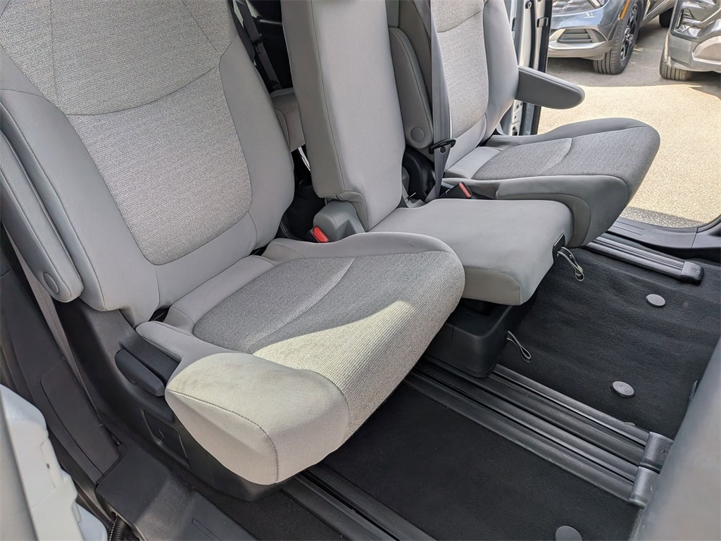 Thumbnail: 2025 Toyota Sienna - 19