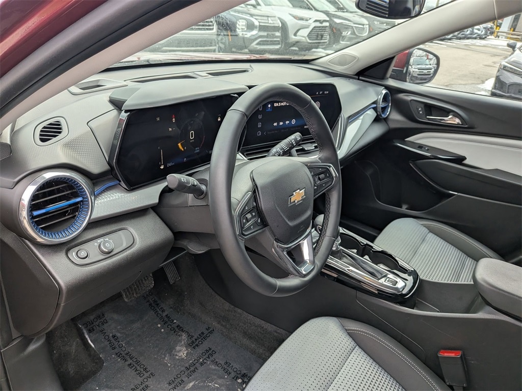 Thumbnail: 2025 Chevrolet Trax - 15