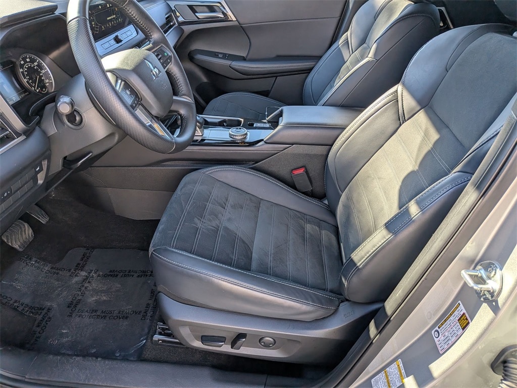 Thumbnail: 2025 Mitsubishi Outlander - 22