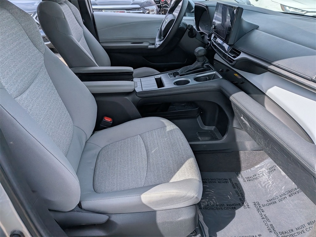 Thumbnail: 2025 Toyota Sienna - 22