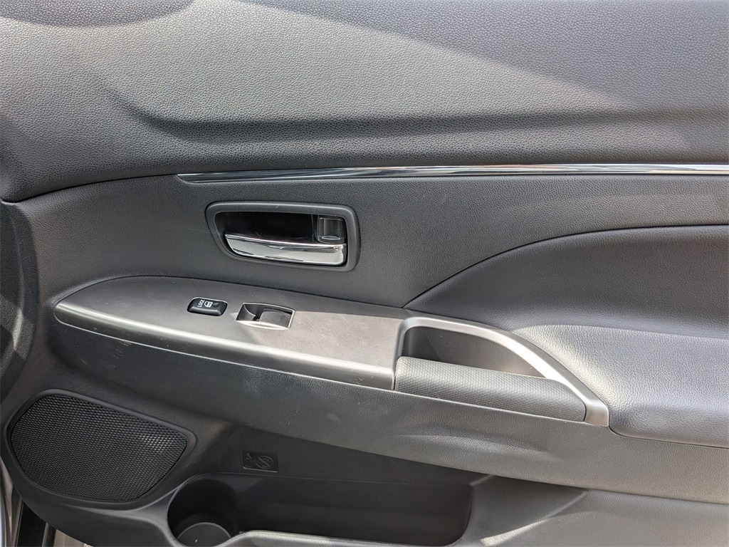 Thumbnail: 2024 Mitsubishi Outlander Sport - 32