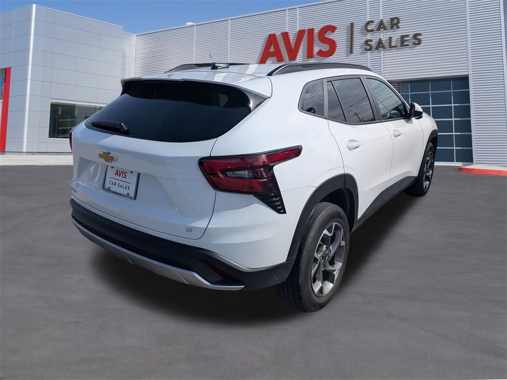 Thumbnail: 2025 Chevrolet Trax - 6