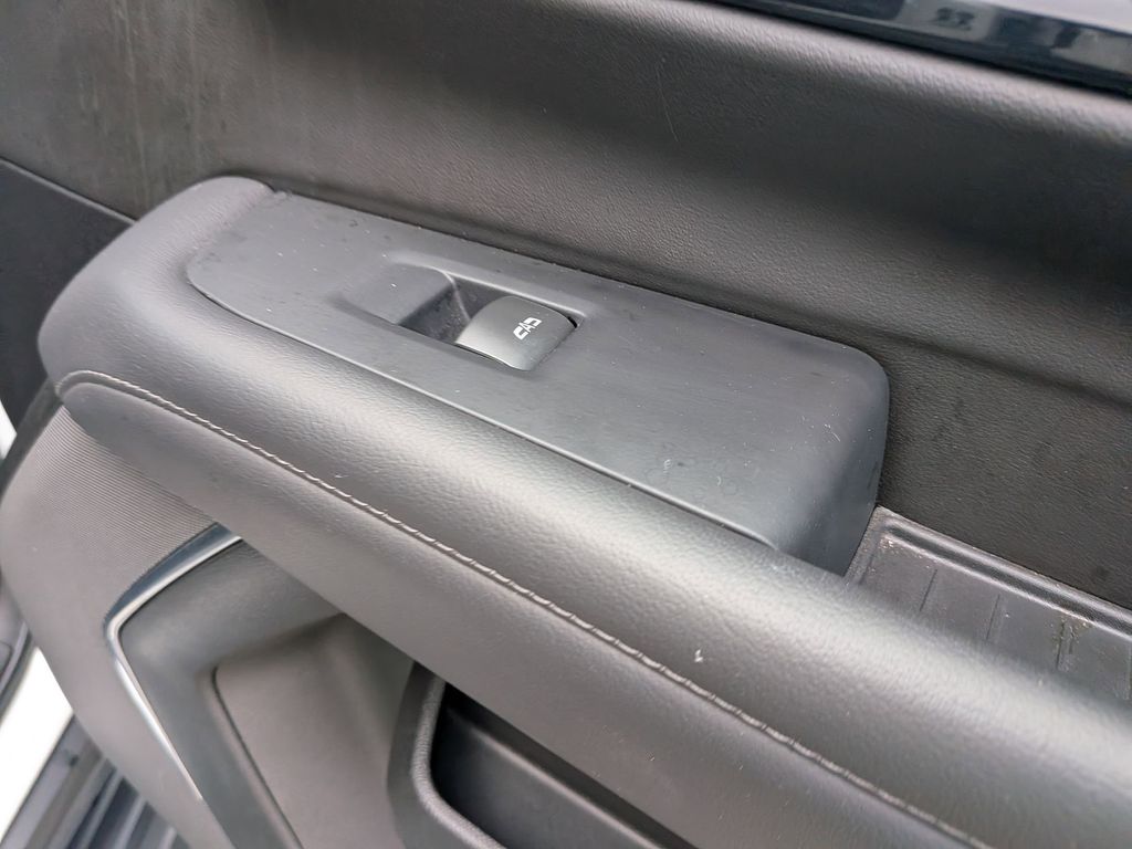 Thumbnail: 2025 Chevrolet Tahoe - 25