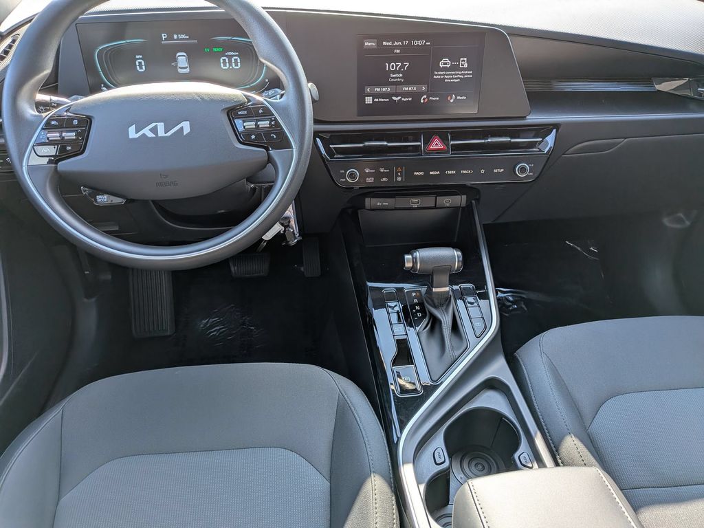 Thumbnail: 2025 Kia Niro - 24