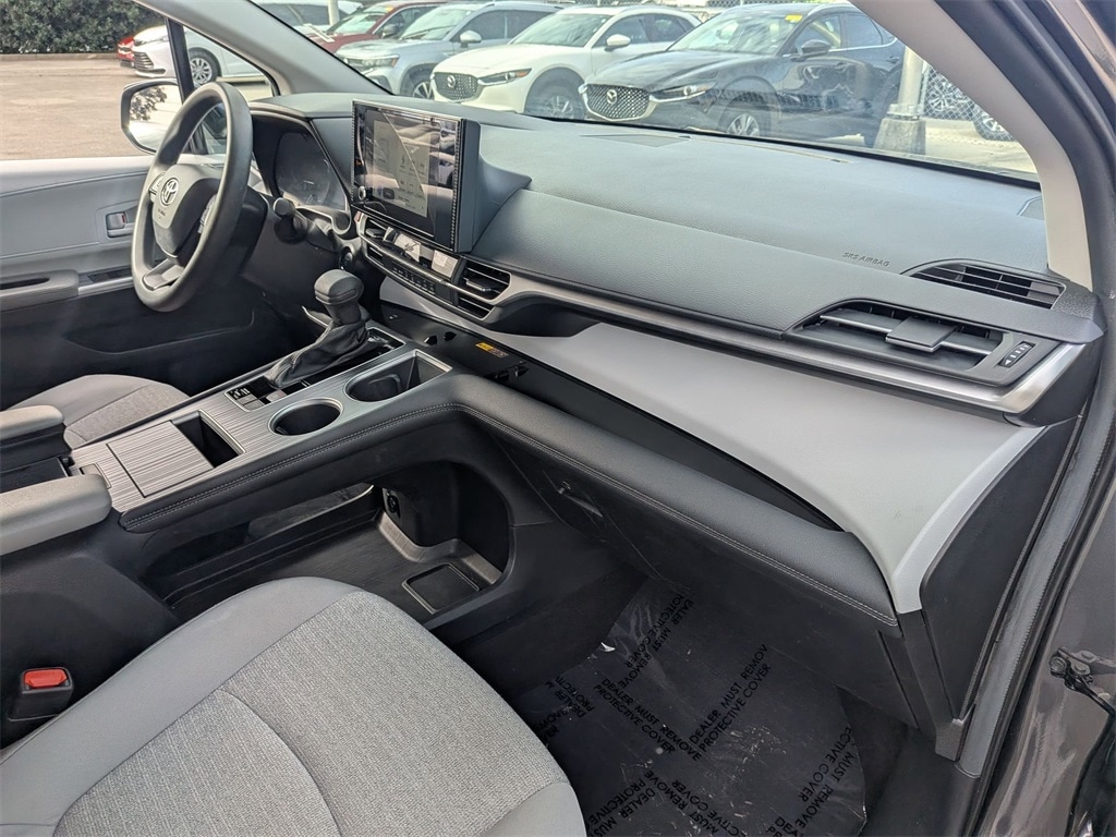 Thumbnail: 2025 Toyota Sienna - 28