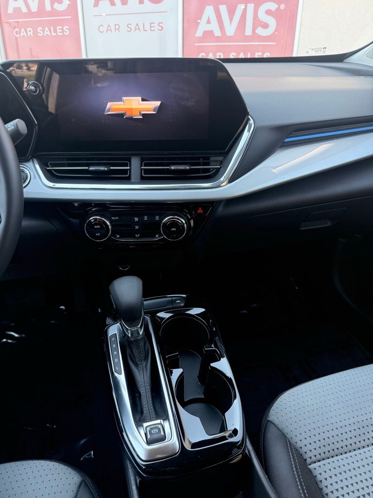 Thumbnail: 2025 Chevrolet Trax - 6