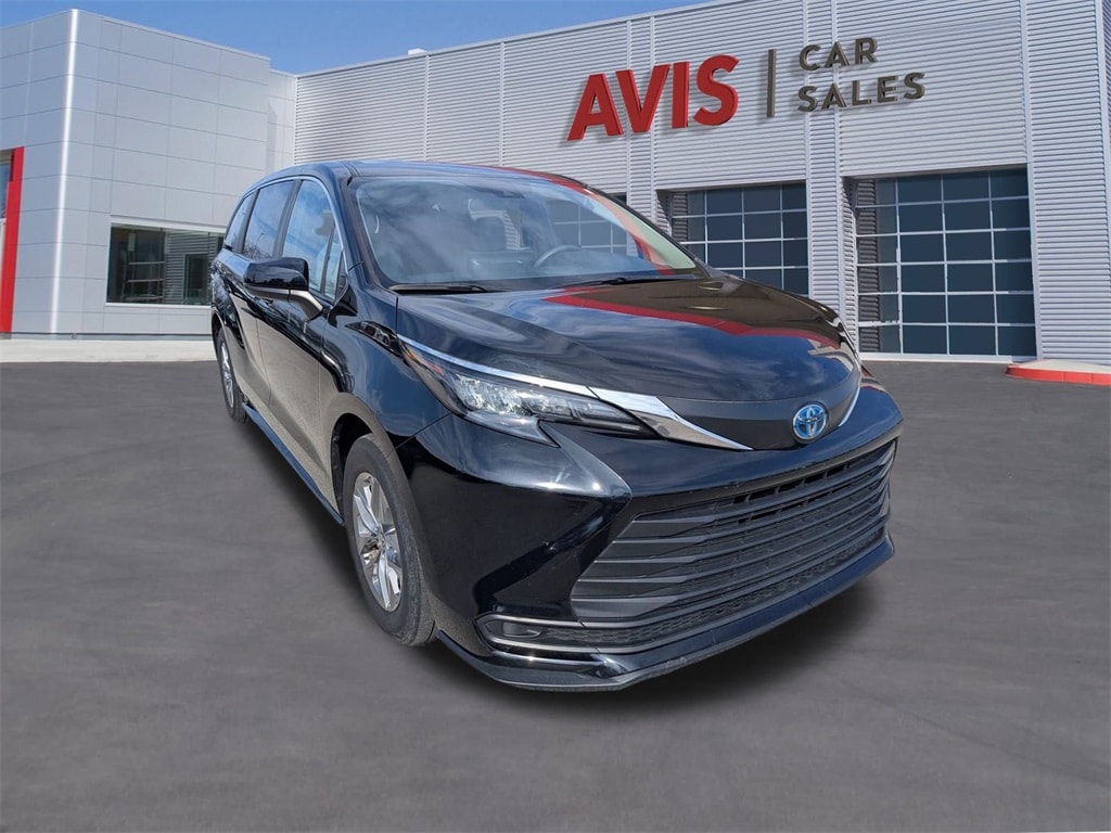 Thumbnail: 2025 Toyota Sienna - 3
