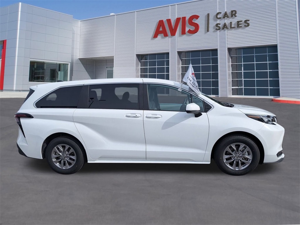 Thumbnail: 2025 Toyota Sienna - 5