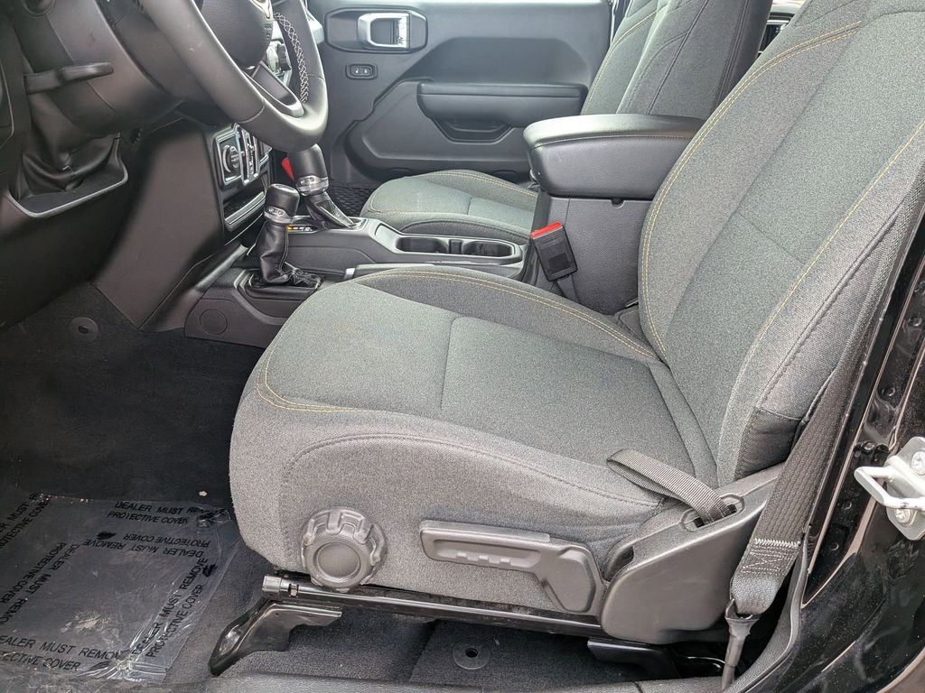 Thumbnail: 2025 Jeep Wrangler - 22