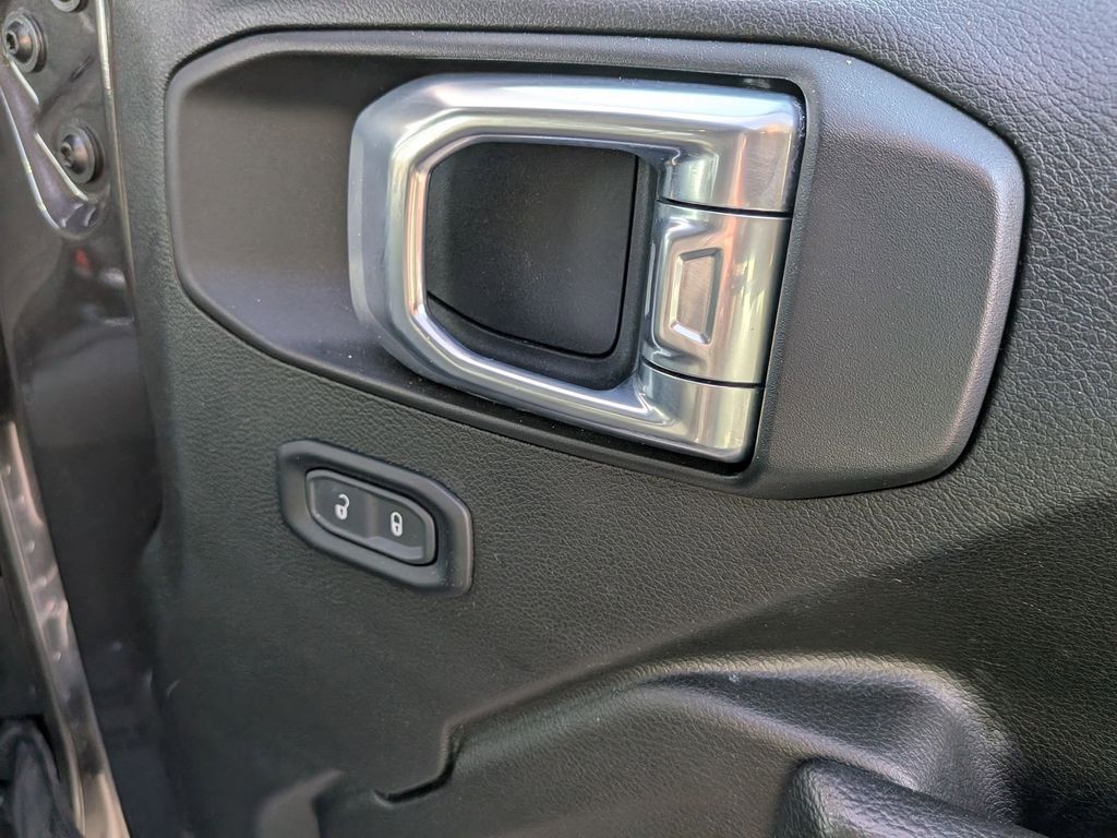 Thumbnail: 2025 Jeep Wrangler - 32