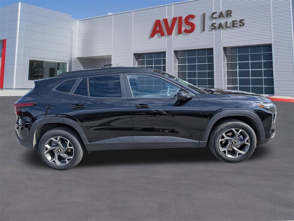 Thumbnail: 2025 Chevrolet Trax - 5