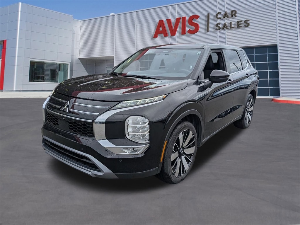 2025 Mitsubishi Outlander SE's photo