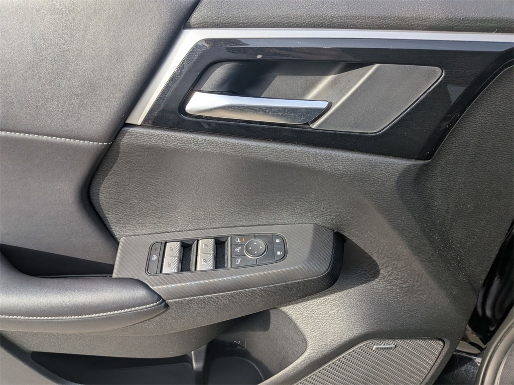 Thumbnail: 2025 Mitsubishi Outlander - 11