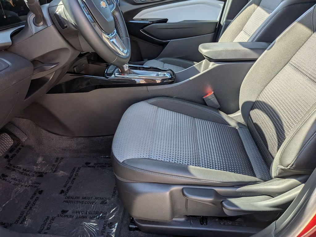 Thumbnail: 2025 Chevrolet Trax - 22