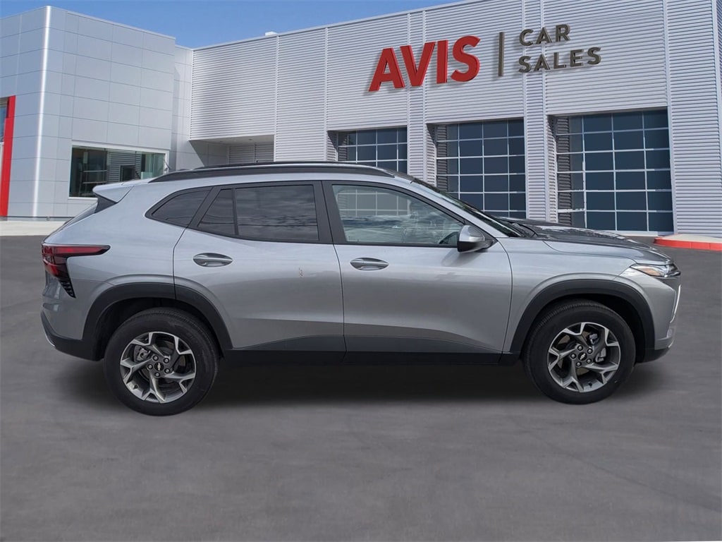 Thumbnail: 2025 Chevrolet Trax - 5