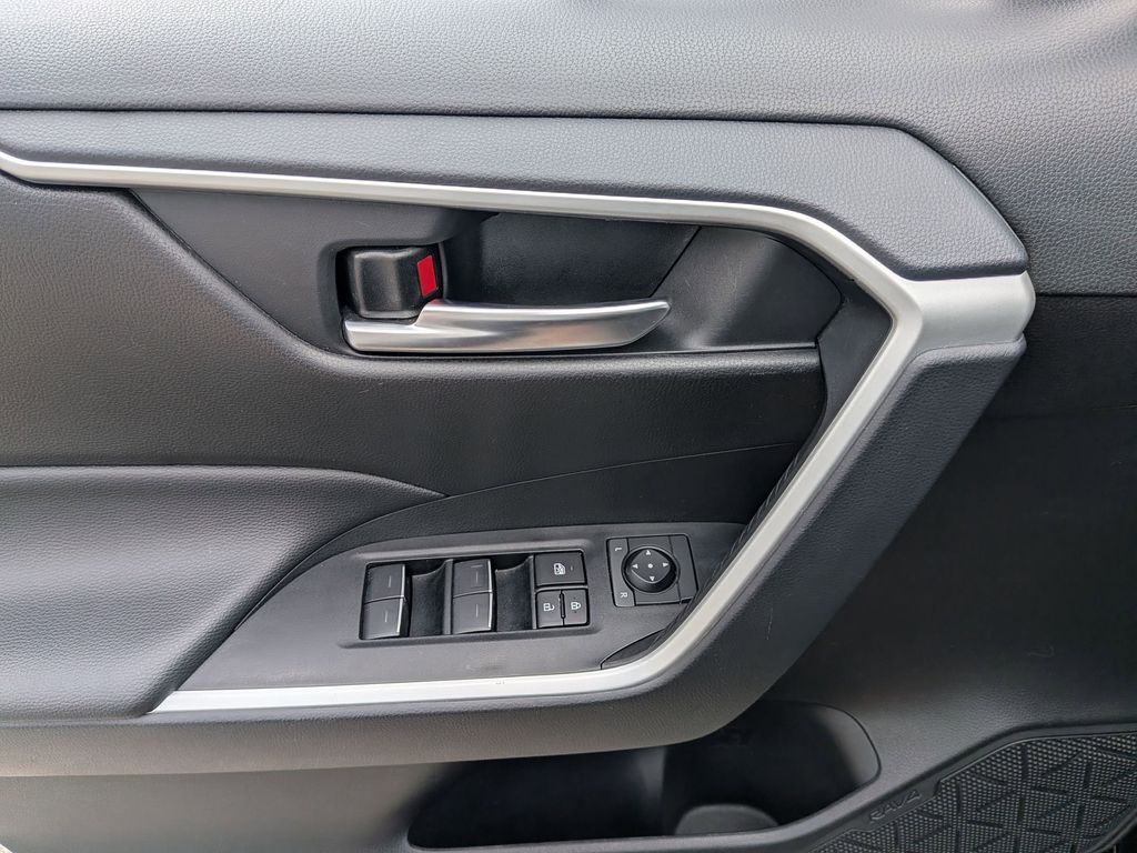 Thumbnail: 2025 Toyota RAV4 - 11