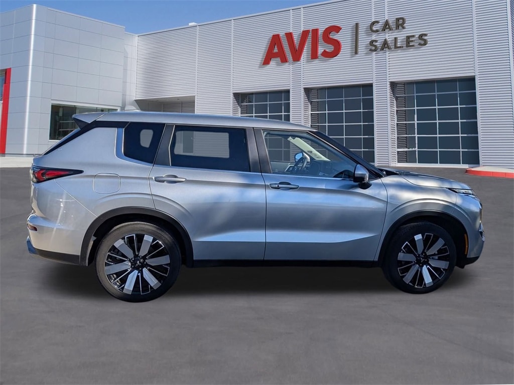 Thumbnail: 2025 Mitsubishi Outlander - 5