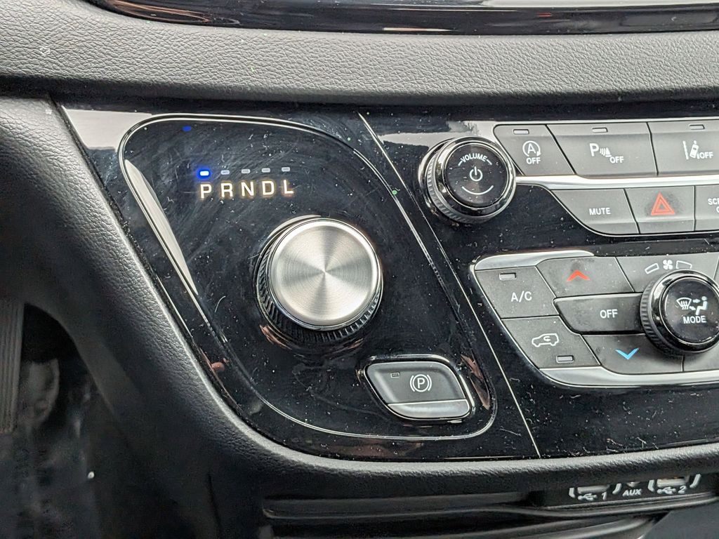 Thumbnail: 2025 Chrysler Pacifica - 19