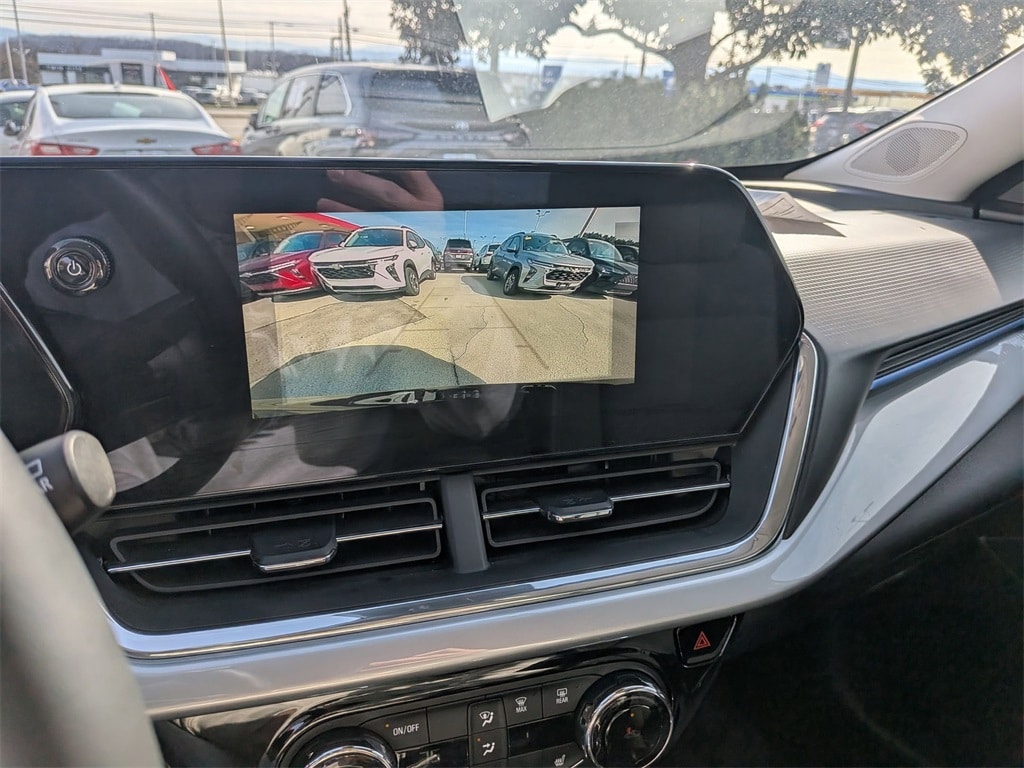 Thumbnail: 2025 Chevrolet Trax - 18