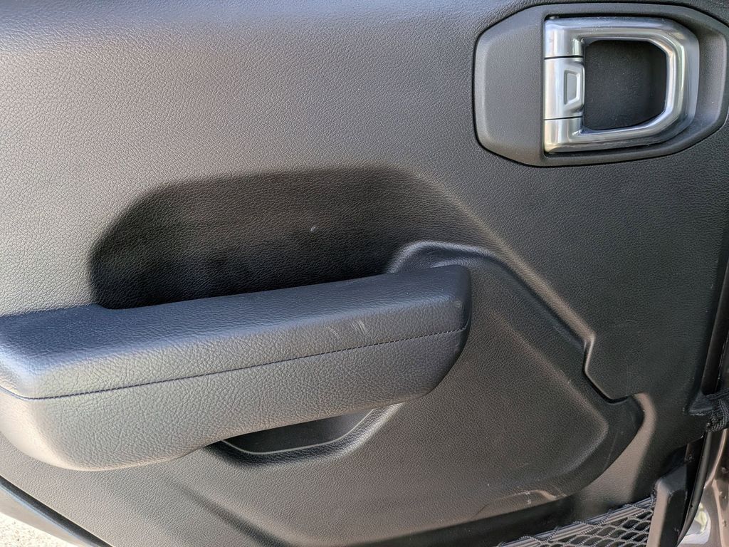 Thumbnail: 2025 Jeep Wrangler - 25