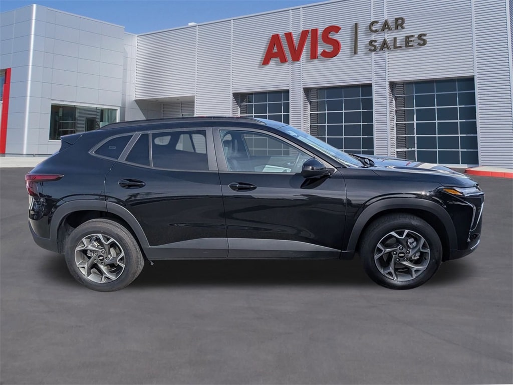 Thumbnail: 2025 Chevrolet Trax - 5