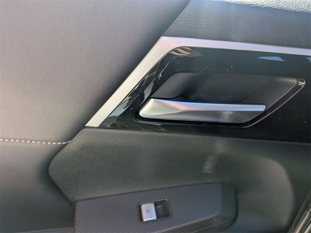 Thumbnail: 2025 Mitsubishi Outlander - 27