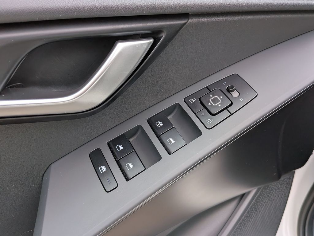 Thumbnail: 2025 Kia Niro - 13