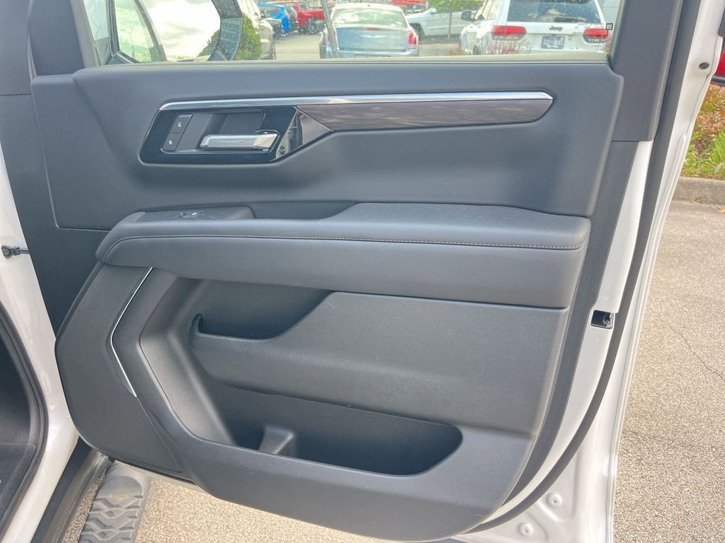 Thumbnail: 2025 Chevrolet Tahoe - 31