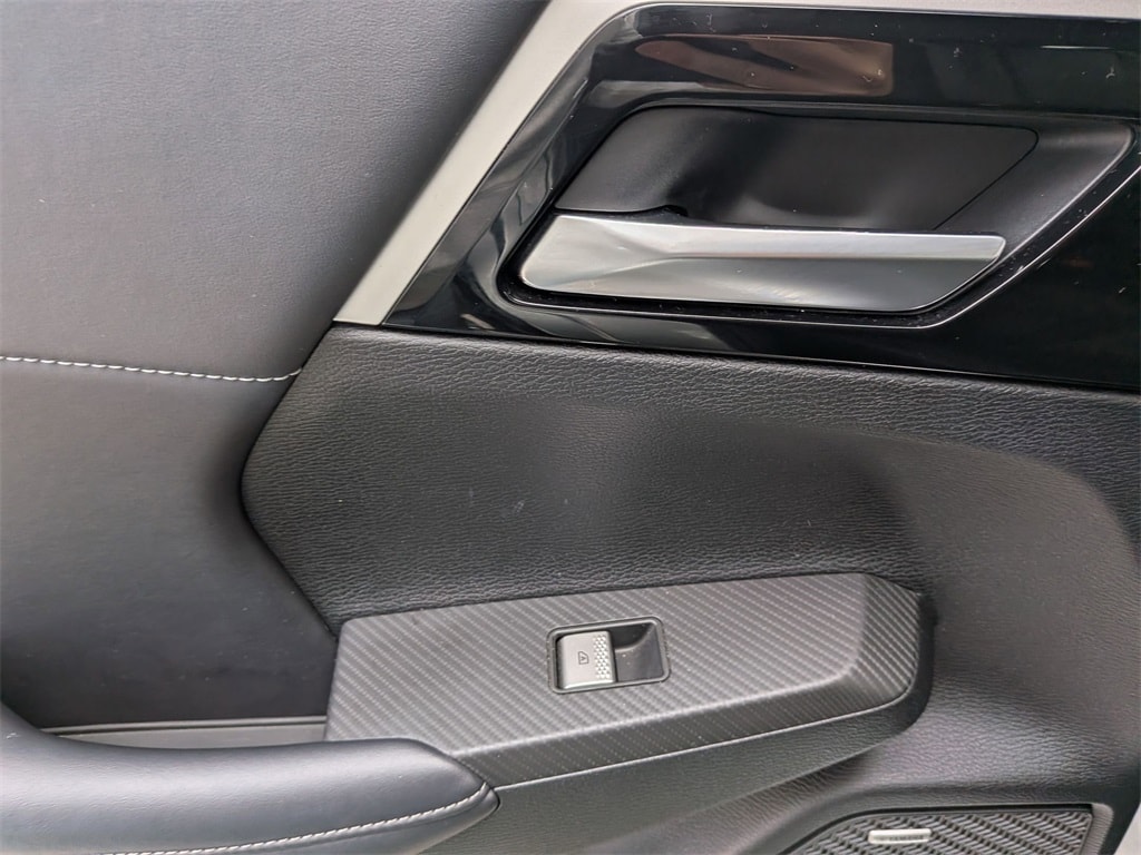 Thumbnail: 2025 Mitsubishi Outlander - 24