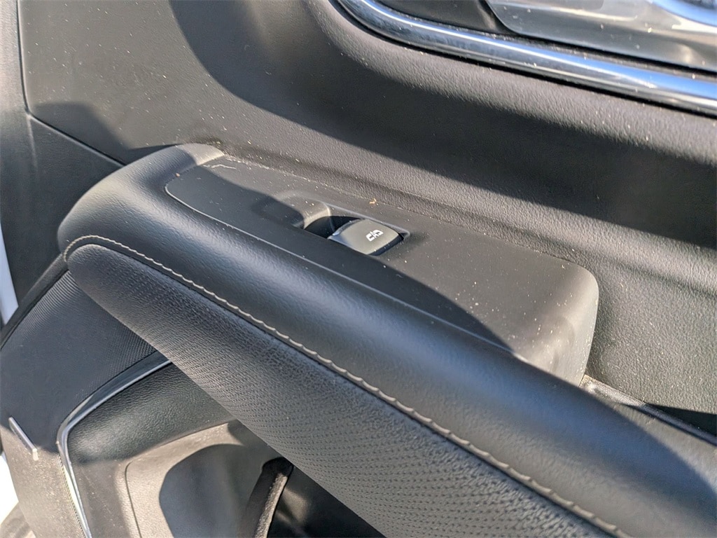 Thumbnail: 2023 Chevrolet Suburban - 32