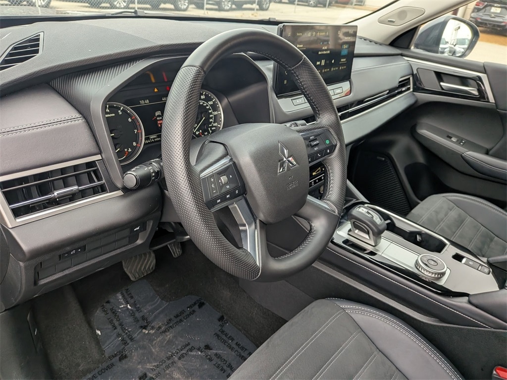 Thumbnail: 2025 Mitsubishi Outlander - 15