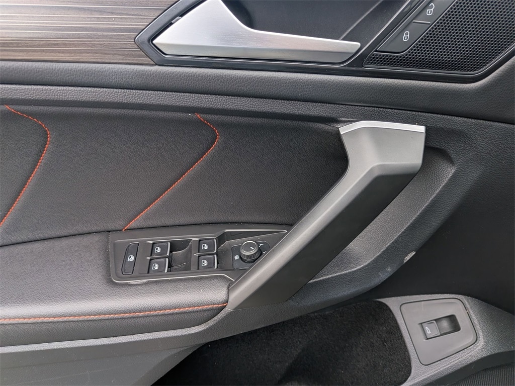 Thumbnail: 2024 Volkswagen Tiguan - 11