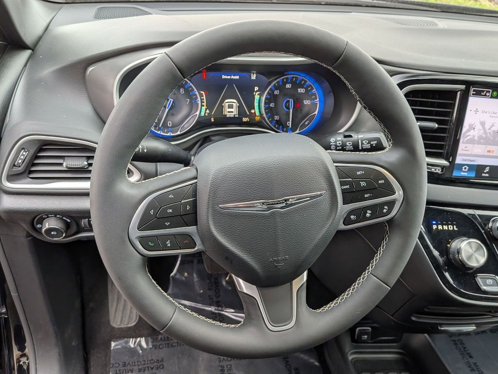 Thumbnail: 2025 Chrysler Pacifica - 23