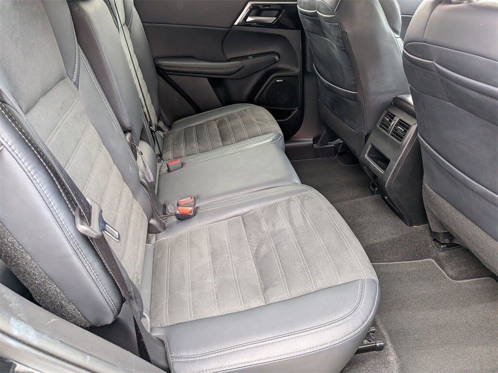 Thumbnail: 2025 Mitsubishi Outlander - 32