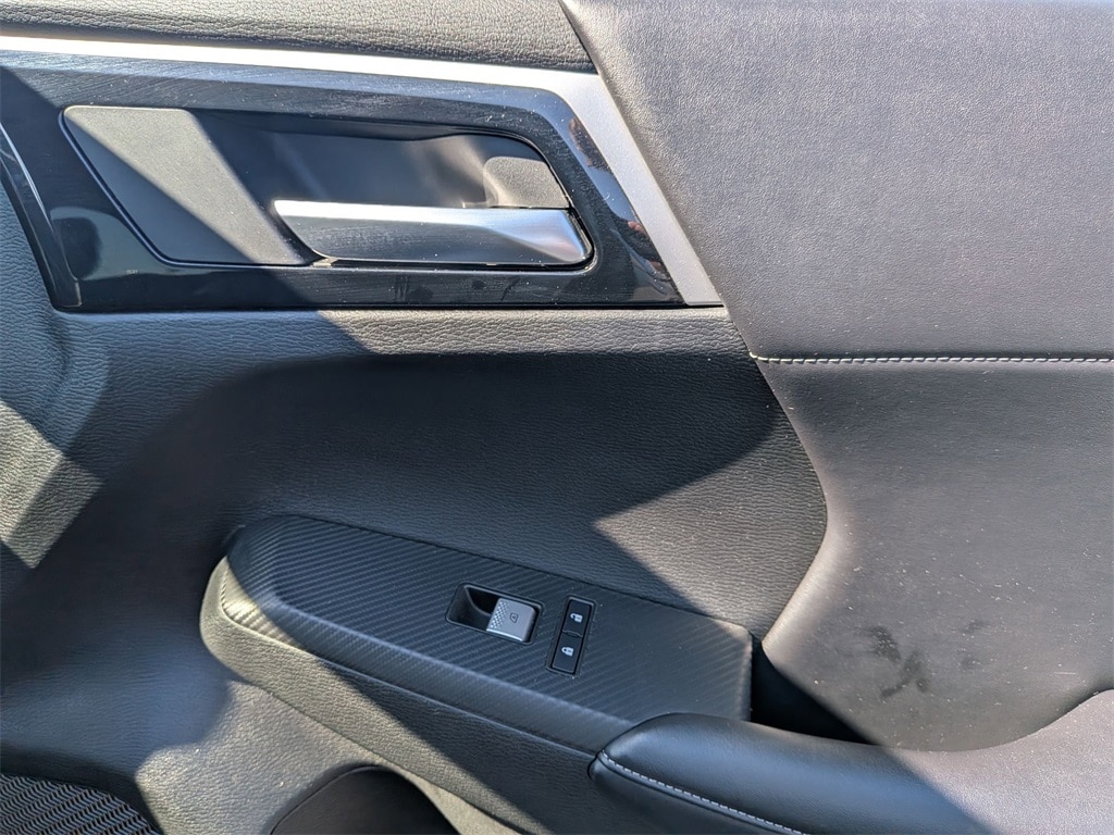 Thumbnail: 2024 Mitsubishi Outlander - 32