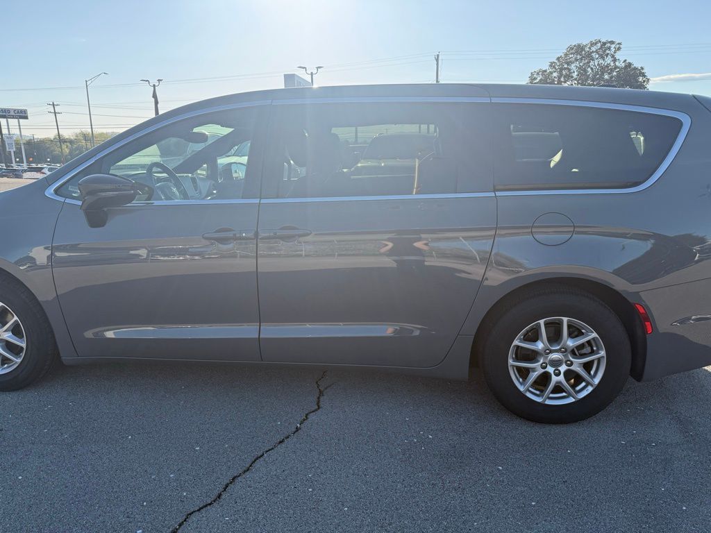 Thumbnail: 2025 Chrysler Pacifica - 8