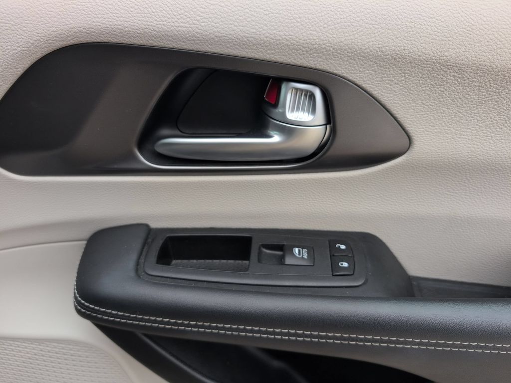 Thumbnail: 2024 Chrysler Pacifica - 33