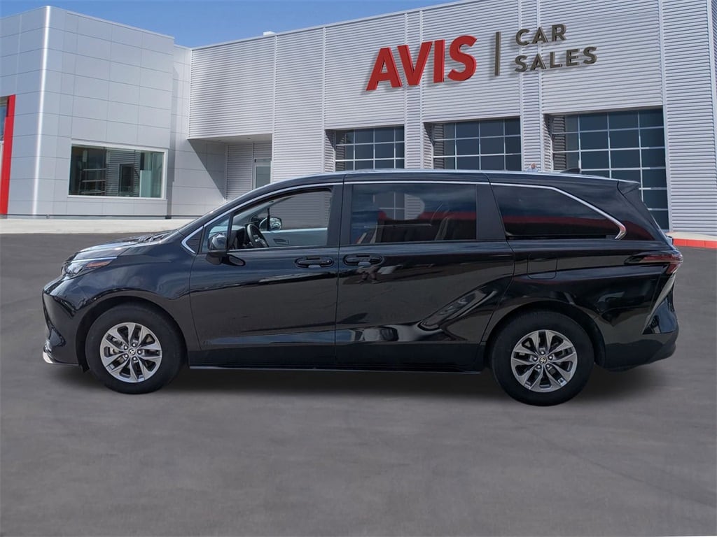 Thumbnail: 2025 Toyota Sienna - 10