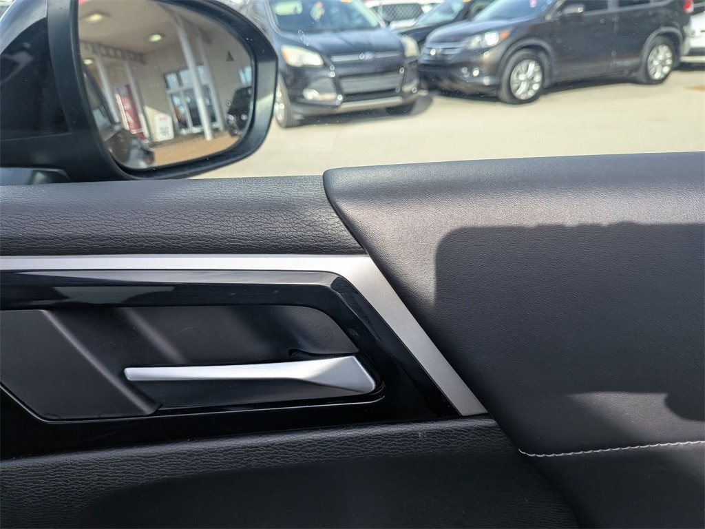 Thumbnail: 2025 Mitsubishi Outlander - 28