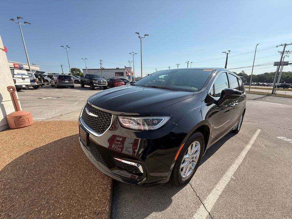 2025 Chrysler Pacifica's photo