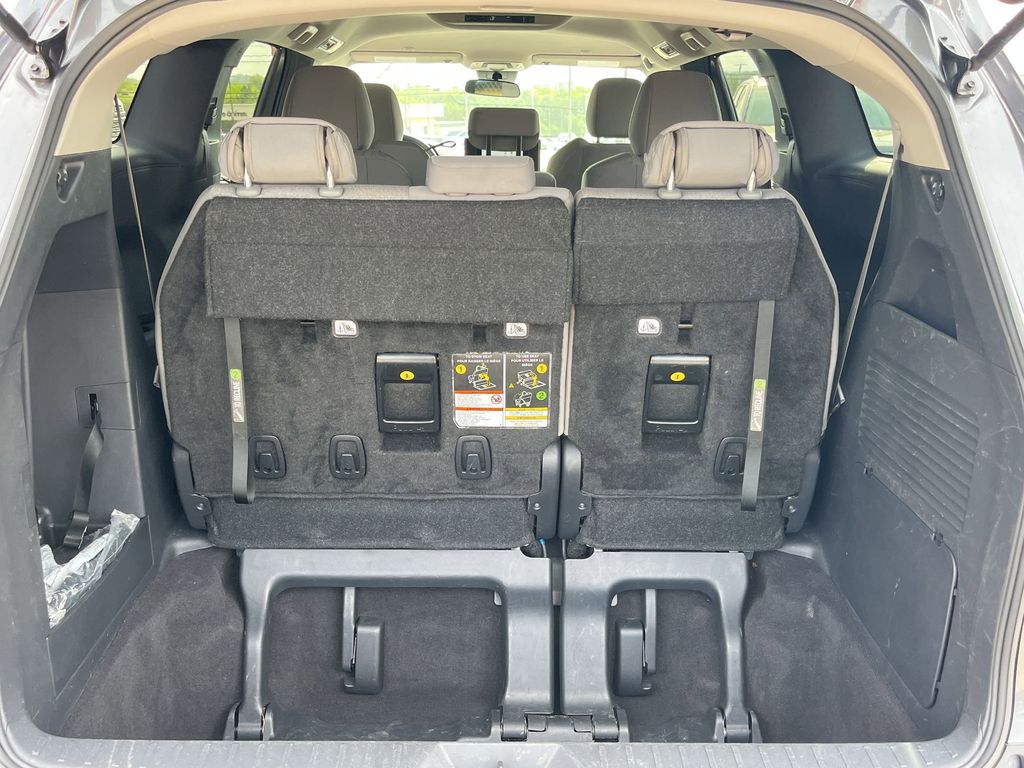 Thumbnail: 2025 Toyota Sienna - 28