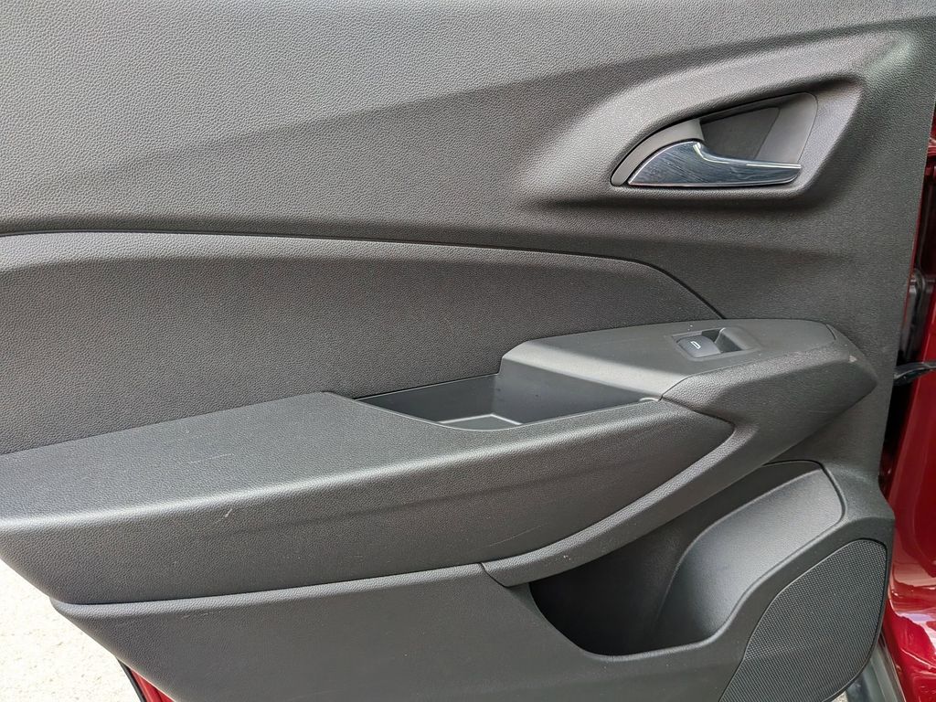 Thumbnail: 2025 Chevrolet Trax - 25