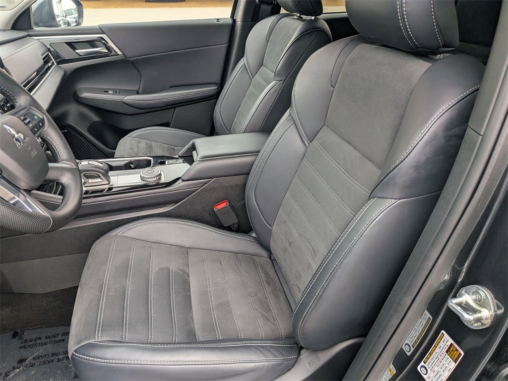 Thumbnail: 2025 Mitsubishi Outlander - 21