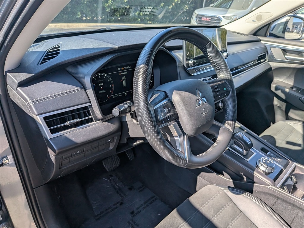 Thumbnail: 2024 Mitsubishi Outlander - 15