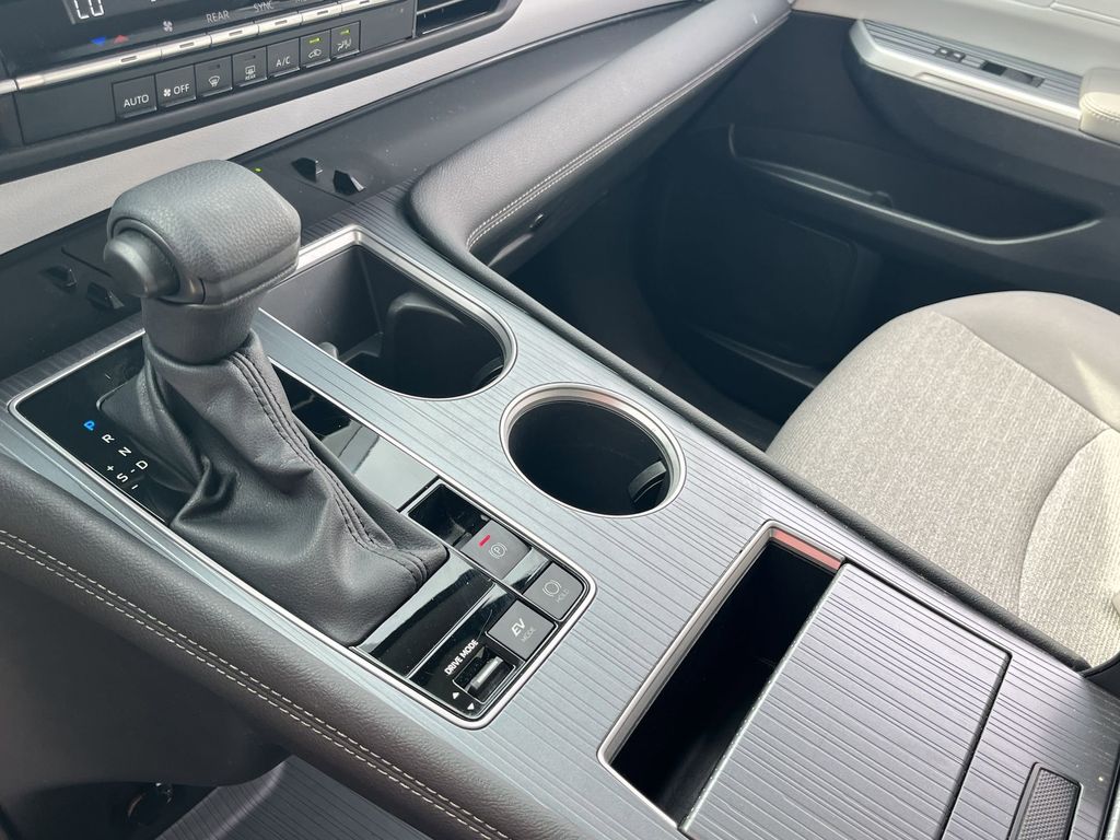 Thumbnail: 2025 Toyota Sienna - 23