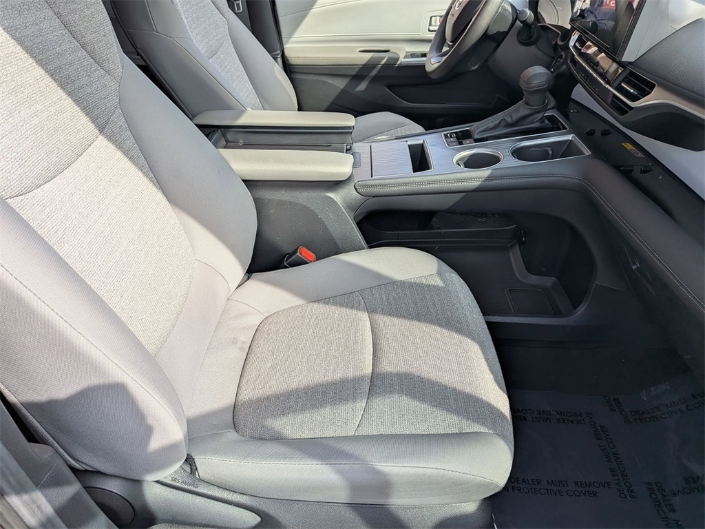 Thumbnail: 2025 Toyota Sienna - 27