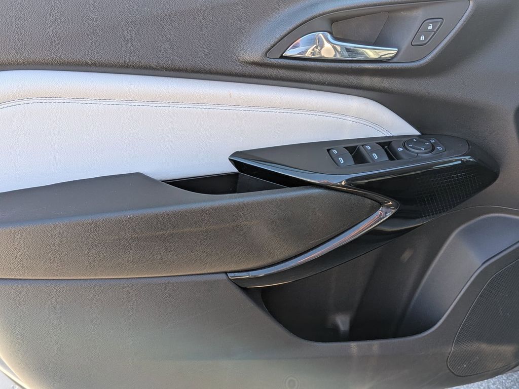 Thumbnail: 2025 Chevrolet Trax - 9